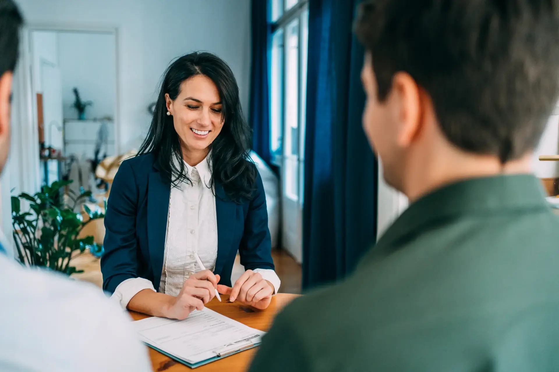 مذاکرات چند فرهنگی: چگونه یک ژست ساده ممکن است قرارداد شما را نابود کند؟